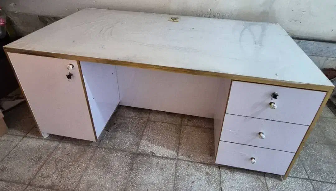 میز مدیریت و دکور زعفران و کمد بزرگ|مبلمان اداری|سبزوار, بیهق شرقی|دیوار