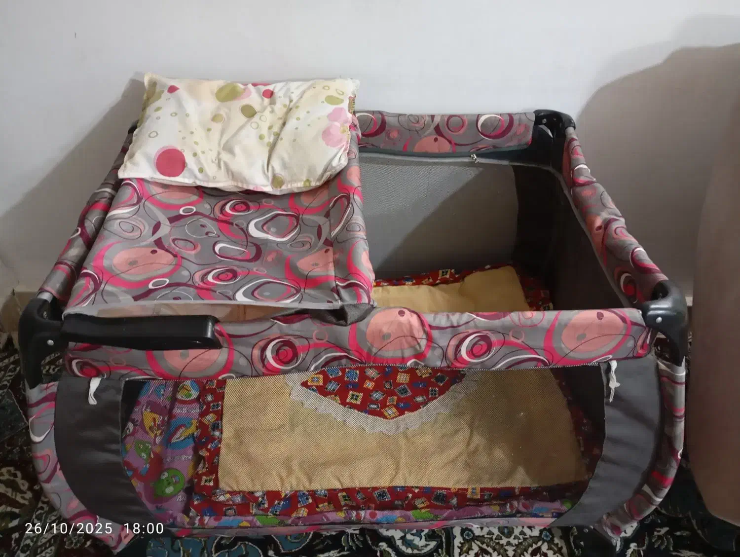 تخت گهواره ای و صندلی غذاخوری|تخت و صندلی بچه|مشهد, شهرک بهارستان|دیوار