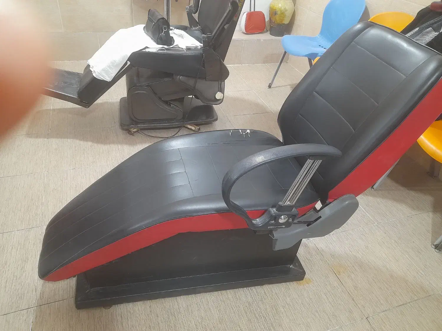 وسایل آرایشگاه کار کرده|آرایشگاه و سالن‌های زیبایی|آغاجاری, |دیوار