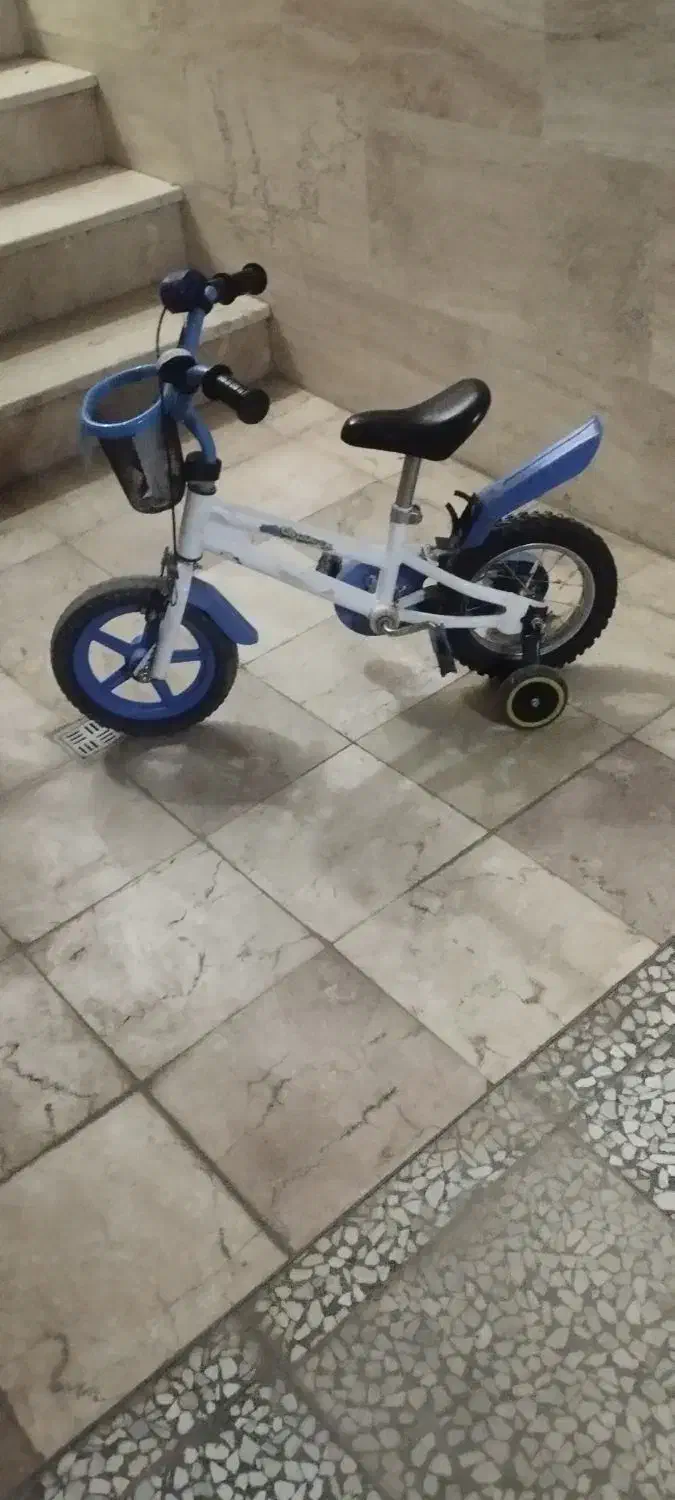 دوچرخه|دوچرخه، اسکیت، اسکوتر|پرند, فاز ۳|دیوار