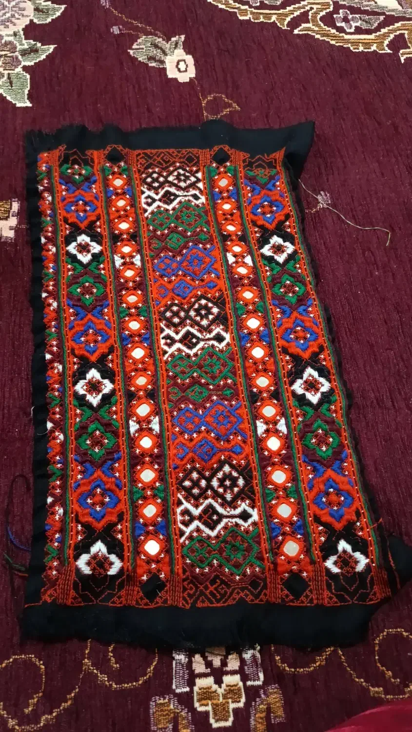 زیاستین دست دوز|لباس|ریگان, |دیوار