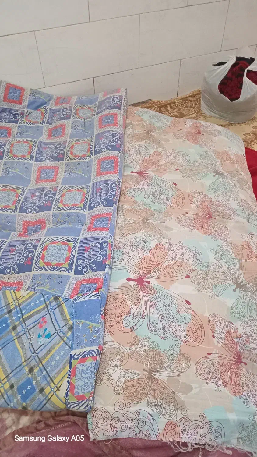 تشک|رختخواب، بالش، پتو|قنوات, |دیوار