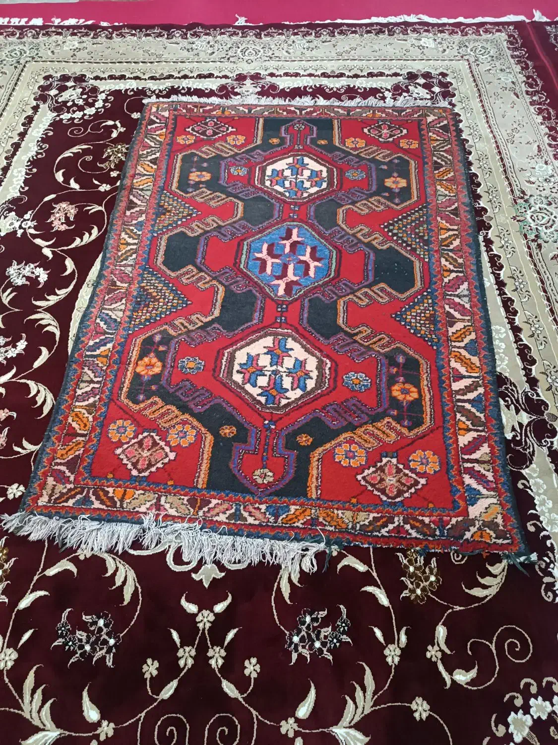 فروش فرش دست بافت قدیمی|فرش|الیگودرز, |دیوار