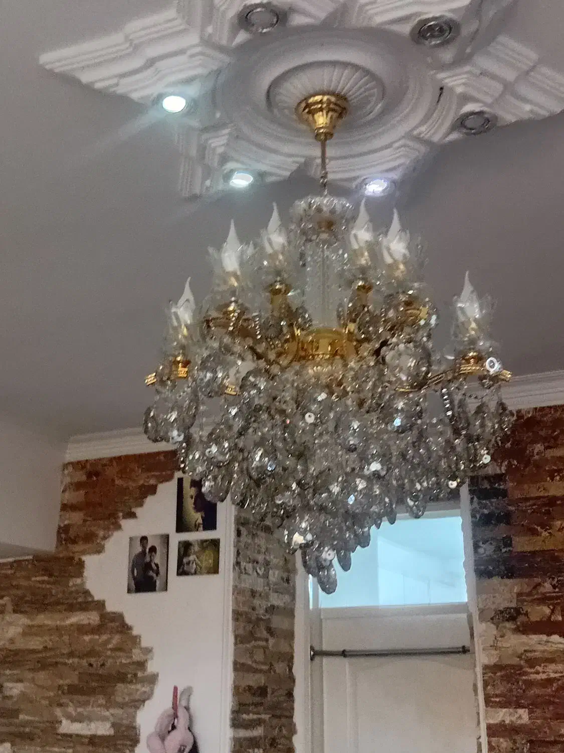 دو عدد لوستر|لوستر و چراغ آویز|رباطکریم, رباطکریم|دیوار