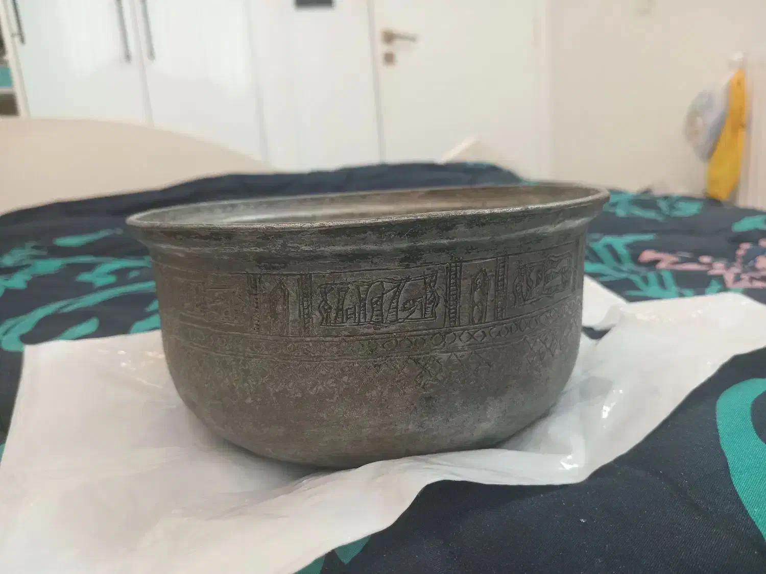 جام عتیقه|کلکسیون اشیاء عتیقه|قم, باجک دو|دیوار