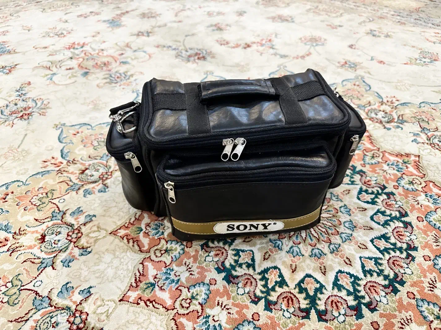 کیف چرم دوربین فیلمبرداری سونی|دوربین عکاسی و فیلم‌برداری|تهران, سنگلج (شاپور)|دیوار