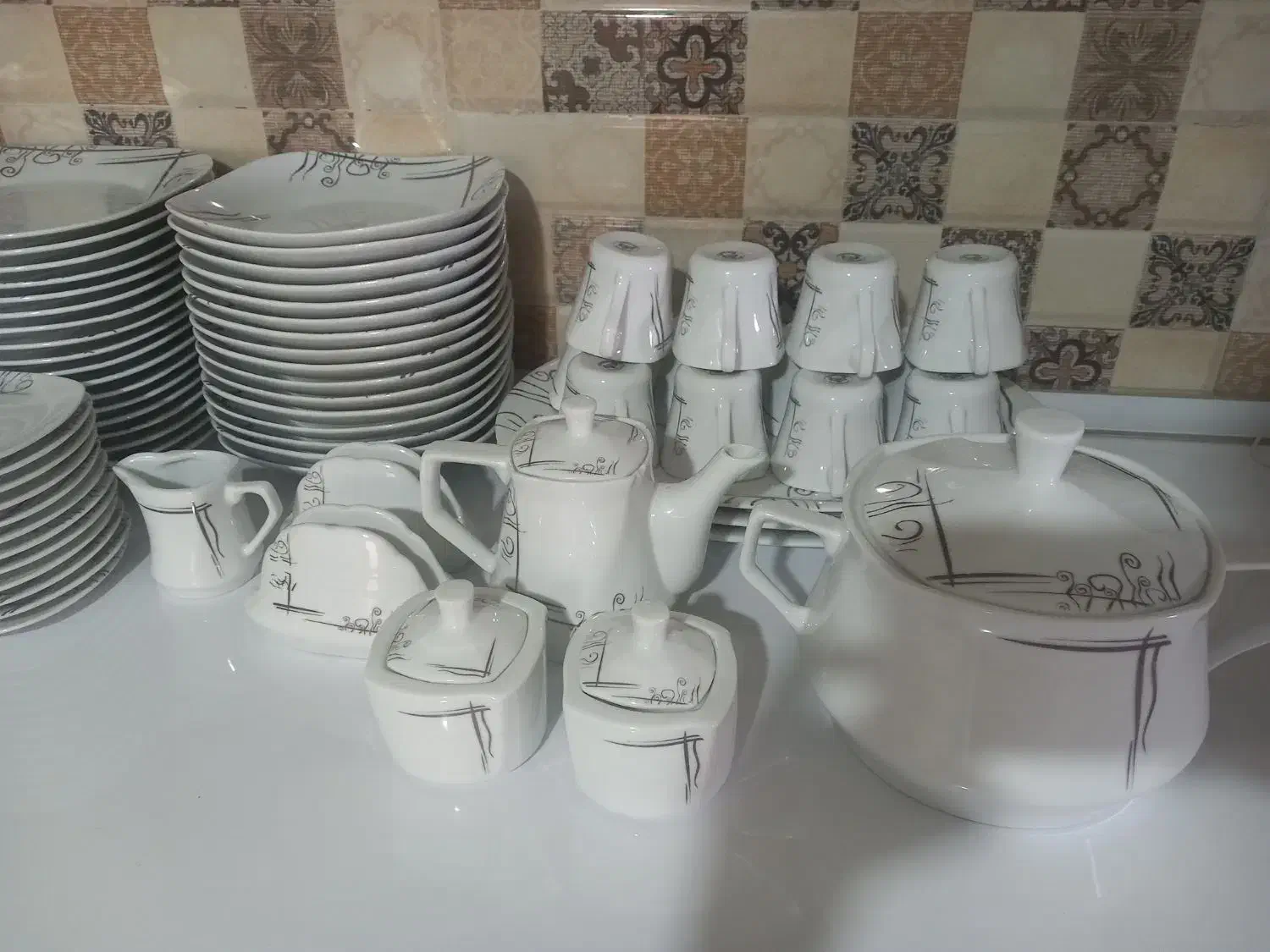 چینی پردیس ۱۸ نفره|ظروف سرو و پذیرایی|اراک, |دیوار