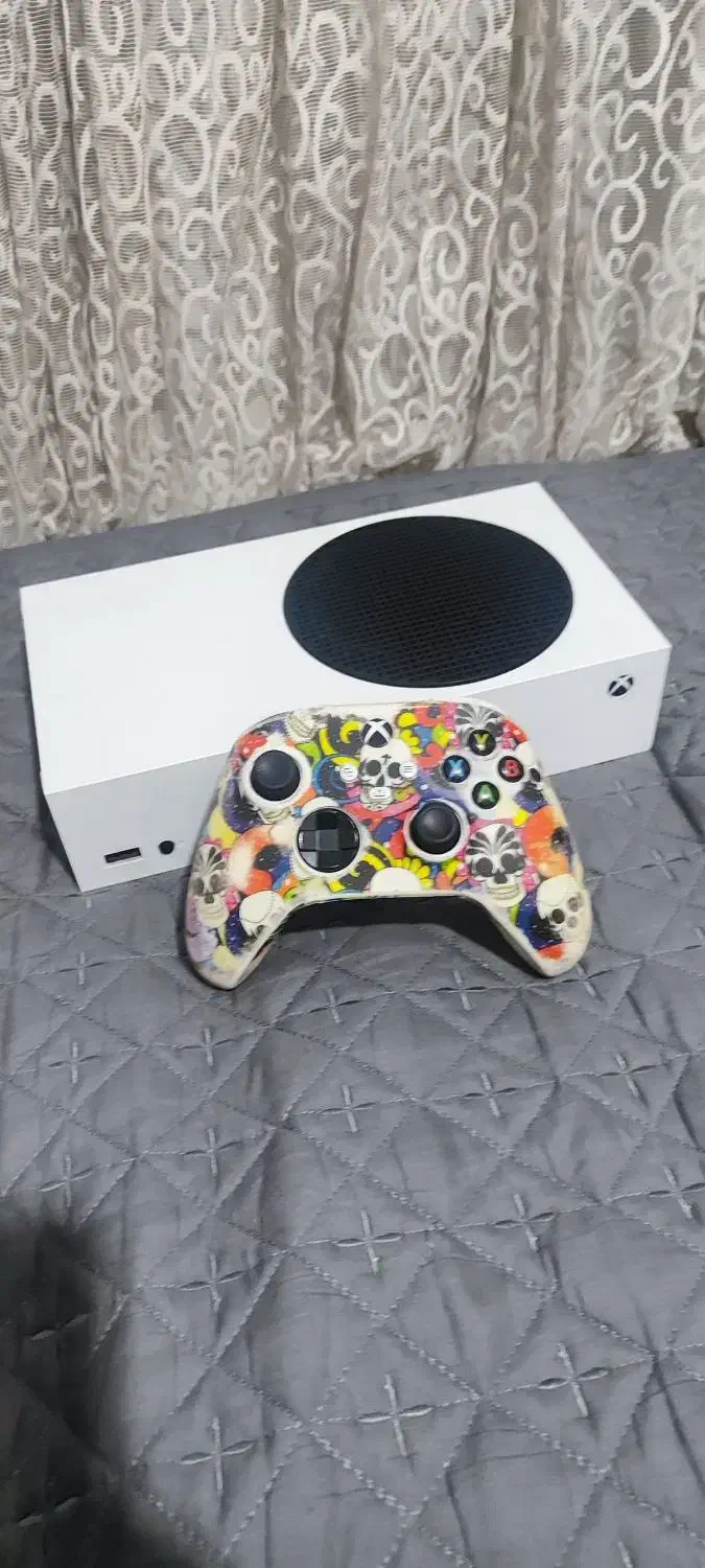 Xbox Series S + استند شارژ و بازی‌های پر طرفدار|کنسول، بازی ویدئویی و آنلاین|تهران, گمرک|دیوار
