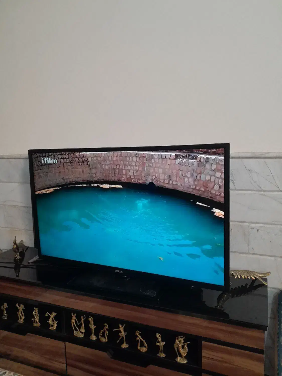 تلویزیون اسنوا ۴۲ اینج|تلویزیون و پروژکتور|قم, چهل درخت|دیوار