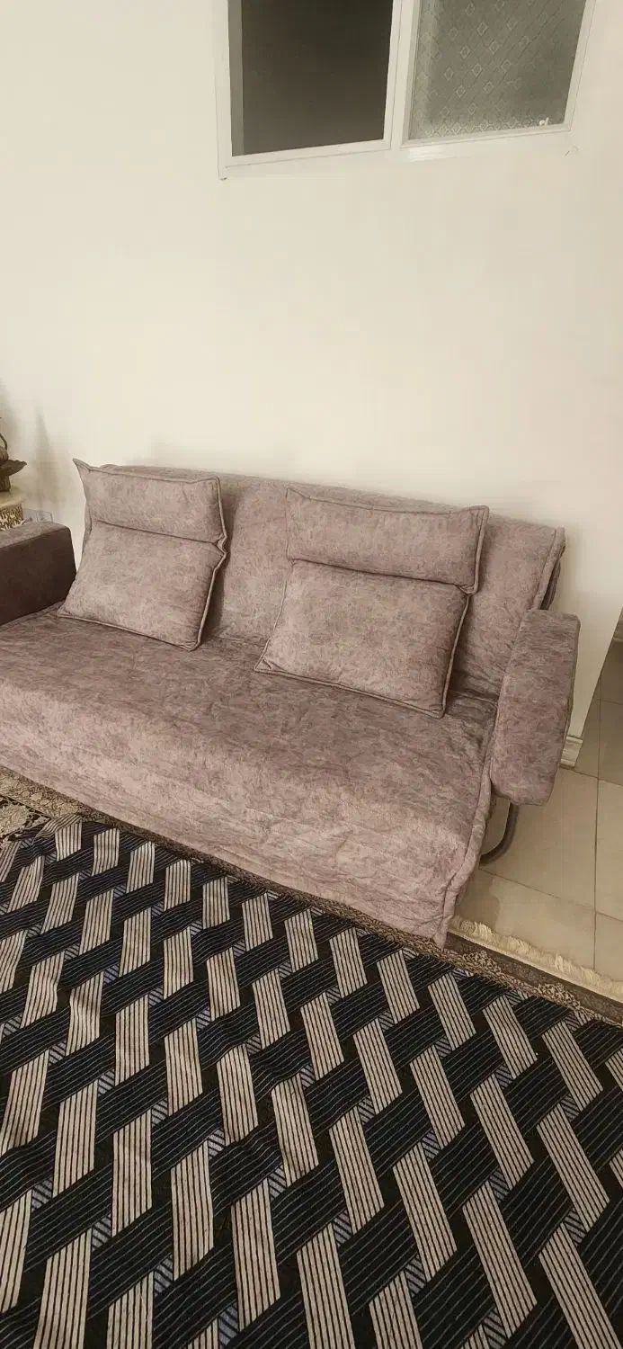 مبل سه نفره . حالت تخت میشه وقتی باز میشه|تخت و سرویس خواب|قم, زنبیل آباد|دیوار