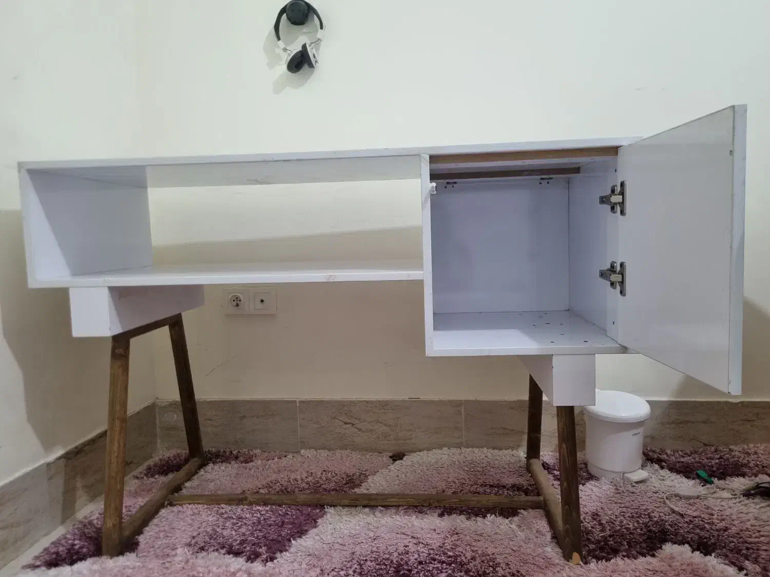 میز ناخن|آرایشگاه و سالن‌های زیبایی|بیرجند, |دیوار