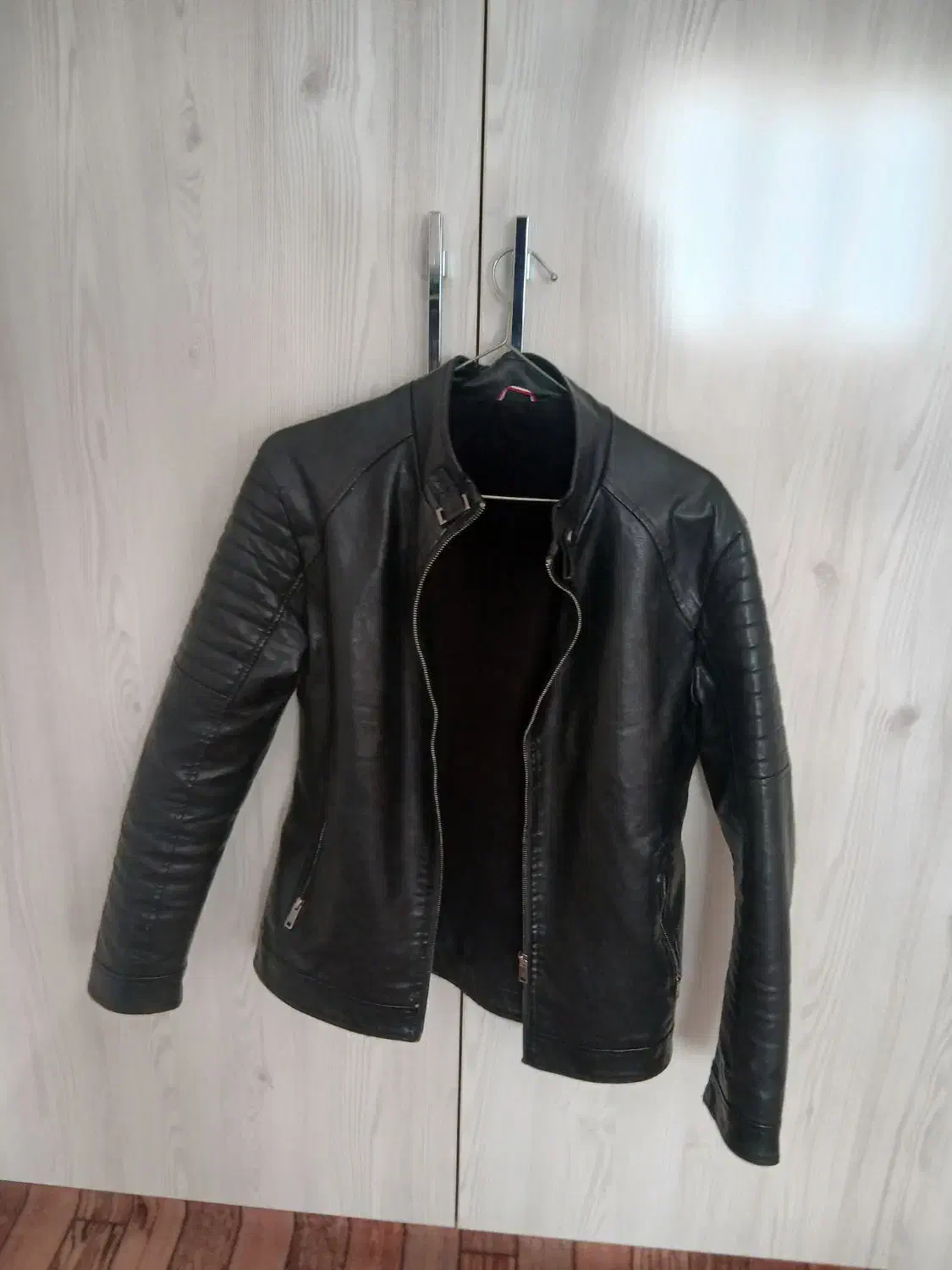 هر کدام 1300 الان بری از بیرون بگیری 2300|لباس|قروه, |دیوار