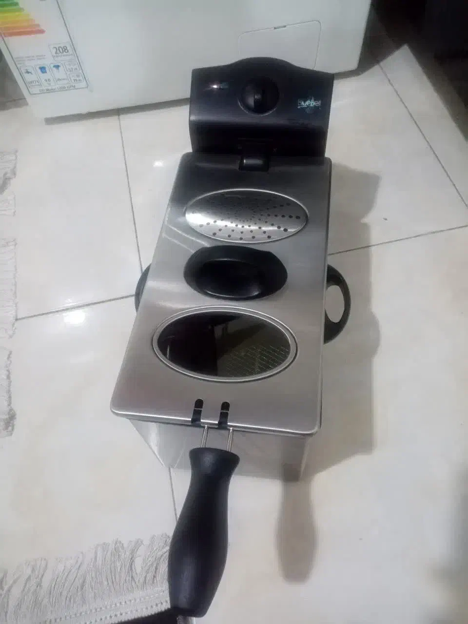 هر کدوم خواستید بگید|کلکسیون اشیاء عتیقه|اندیشه, اندیشه فاز ۳|دیوار