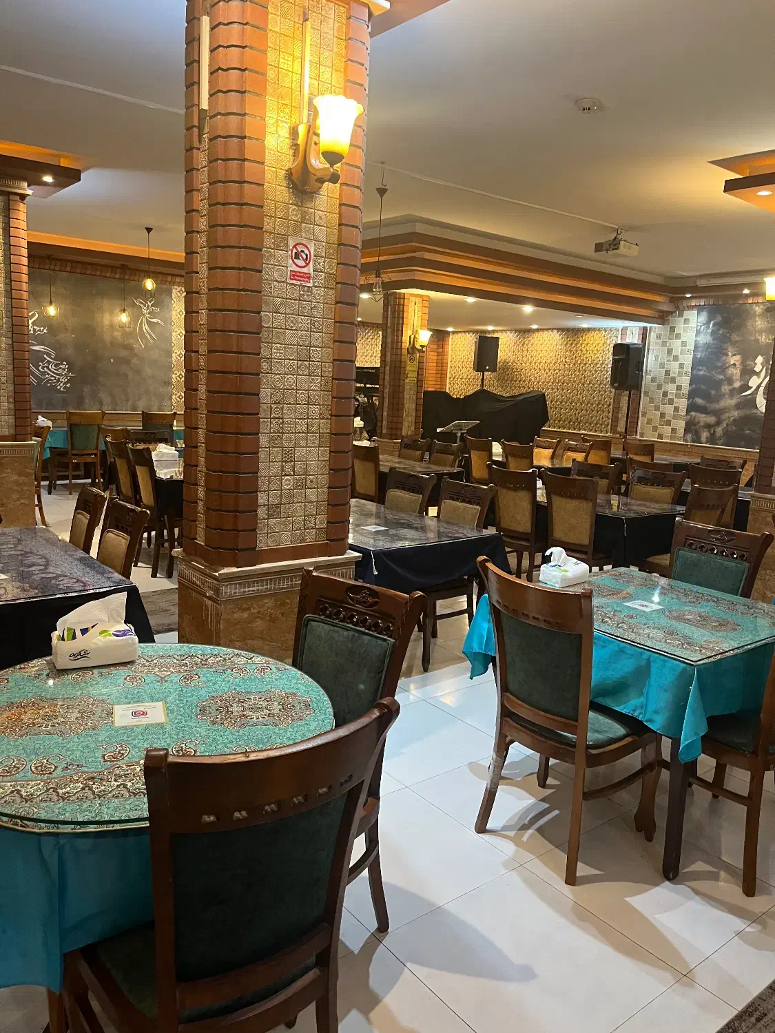 وسط کار|استخدام خدمات فروشگاه و رستوران|تهران, بلوار کشاورز|دیوار