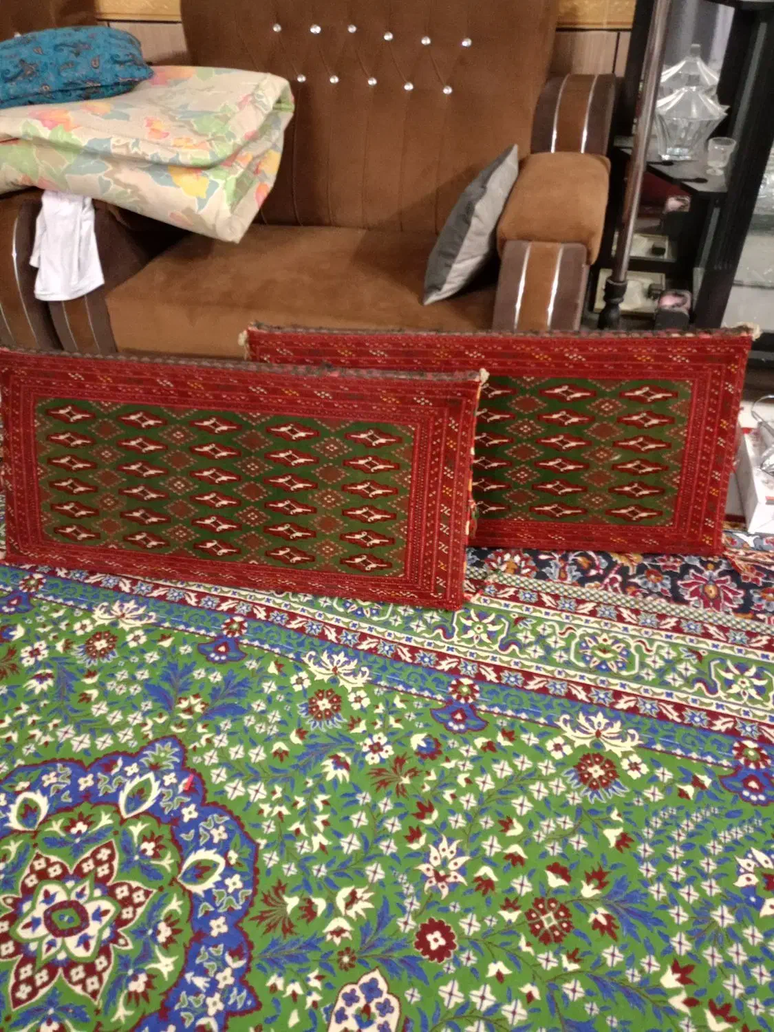 یک جفت پشتی دست بافت در حد نو ۲ ملیون|پشتی|بجنورد, |دیوار