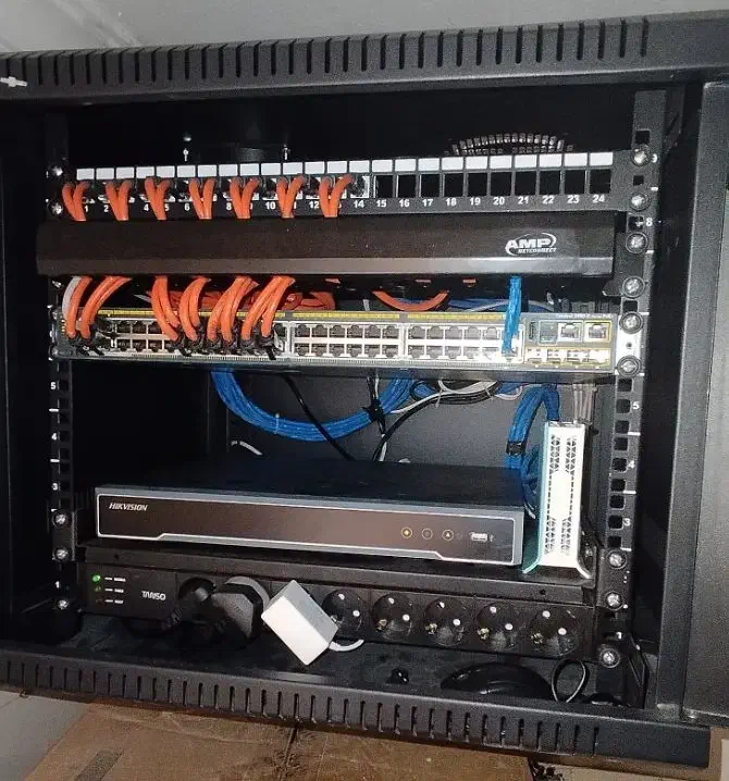 ارائه خدمات تخصصی شبکه ، سرور ، ویپ (VOIP)|خدمات رایانه‌ای و موبایل|یزد, |دیوار