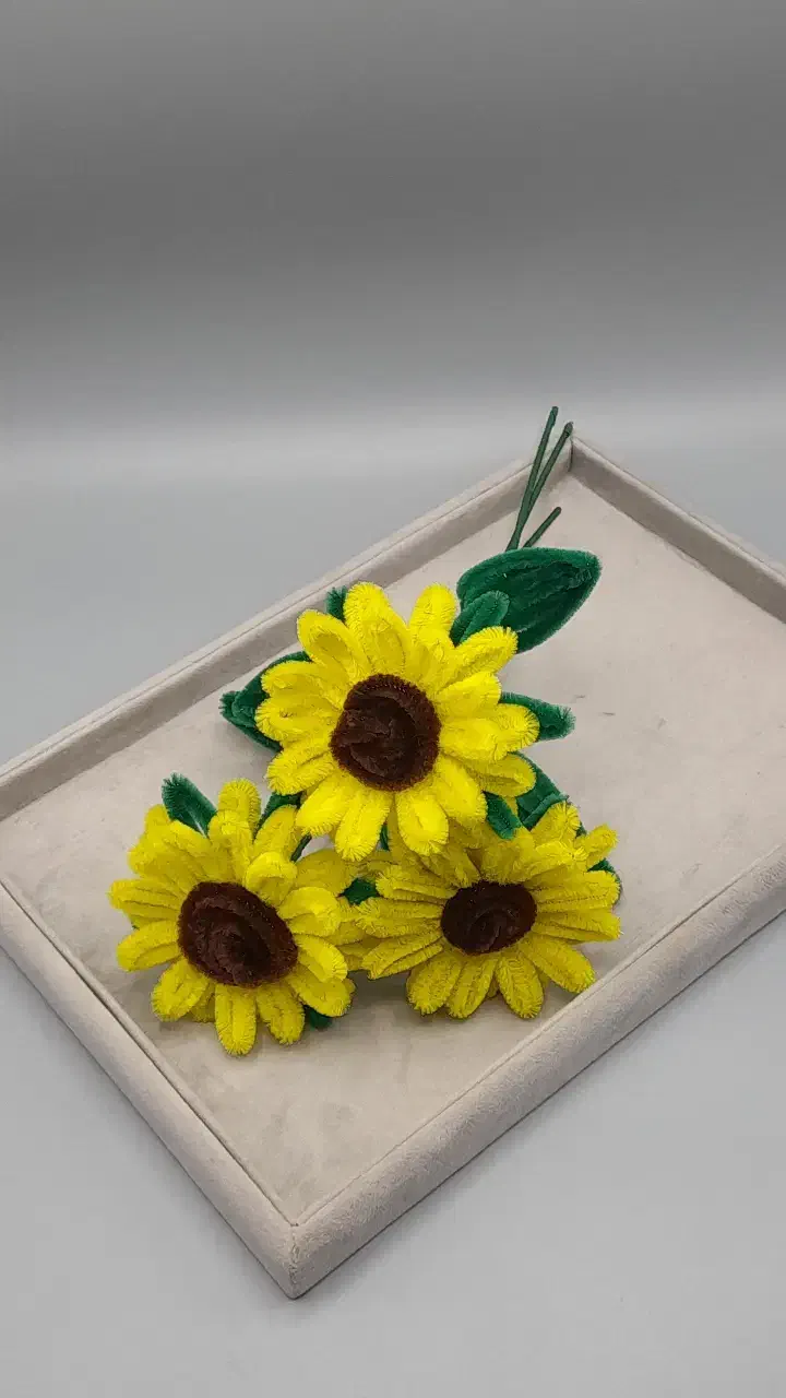 گلهای مخملی|گل مصنوعی|قم, امامزاده ابراهیم|دیوار