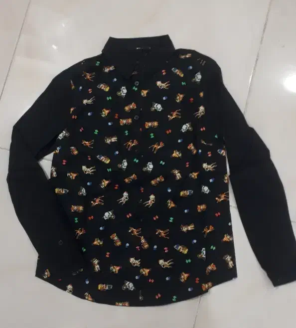 شومیز|لباس|قشم, |دیوار