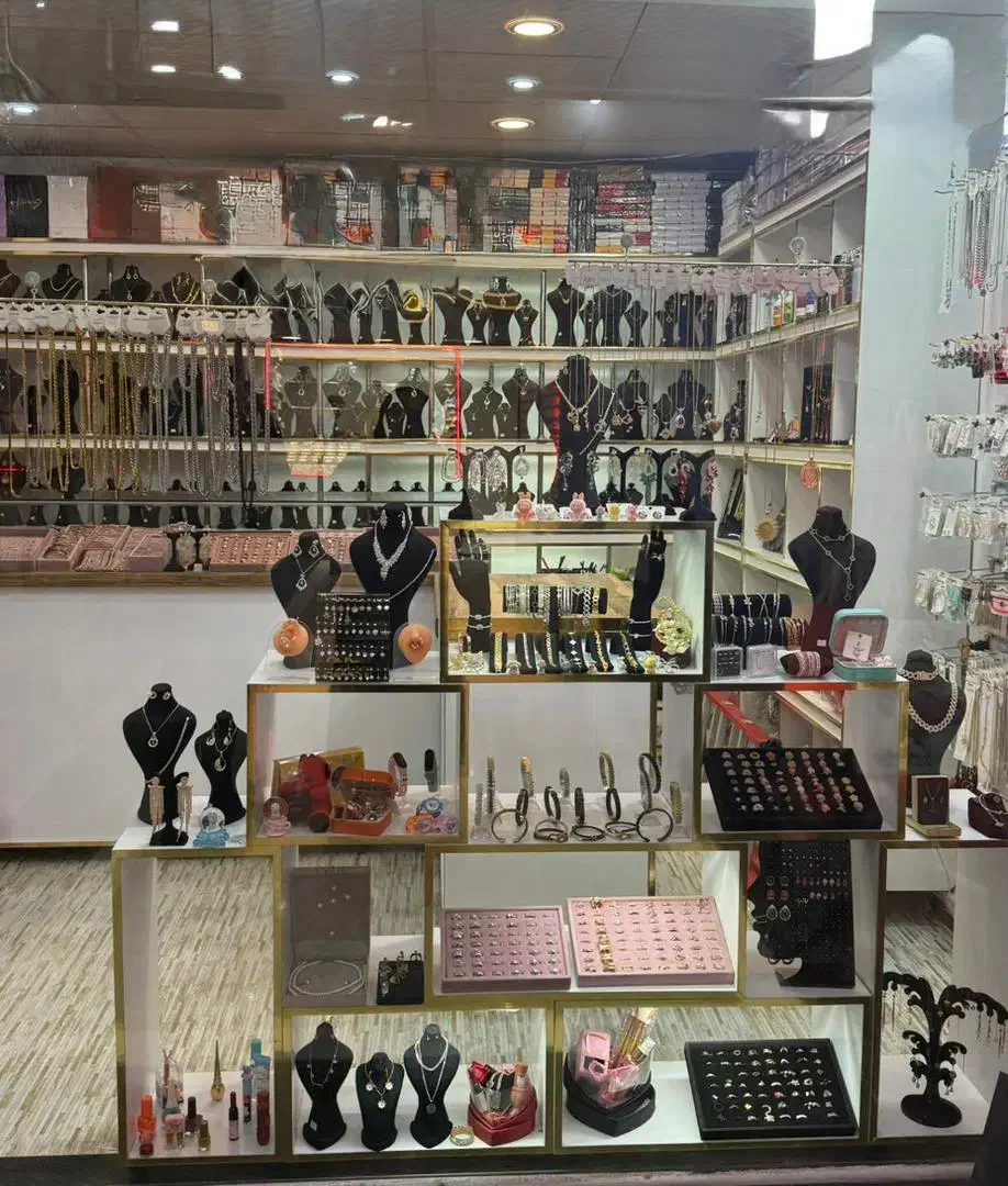 واگذاری مغازه بدلیجات و اکسسوری|اجارهٔ مغازه و غرفه|قم, ارم|دیوار