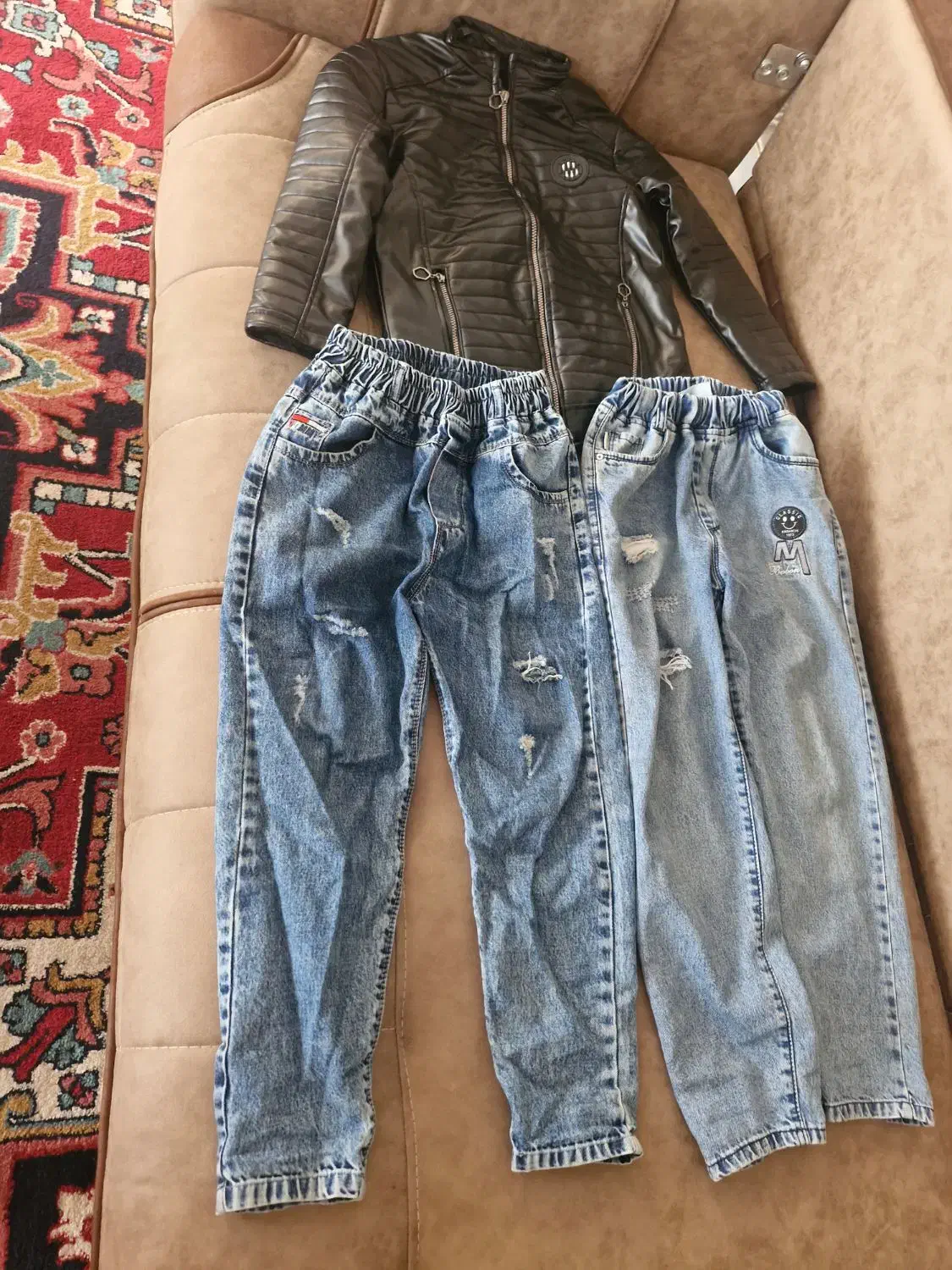 دوعدد شلوار لی و یک عدد کاپشن نو|کفش و لباس بچه|شبستر, |دیوار