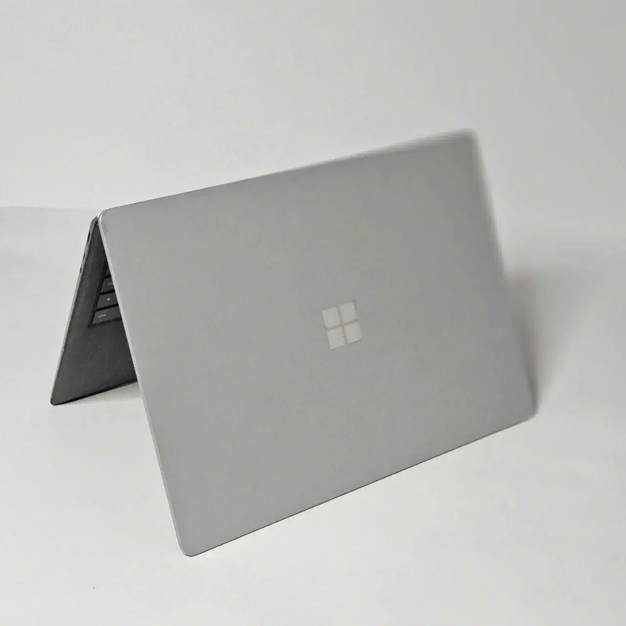 surface 3|رایانه همراه|تهران, آبشار تهران (دریاچه)|دیوار
