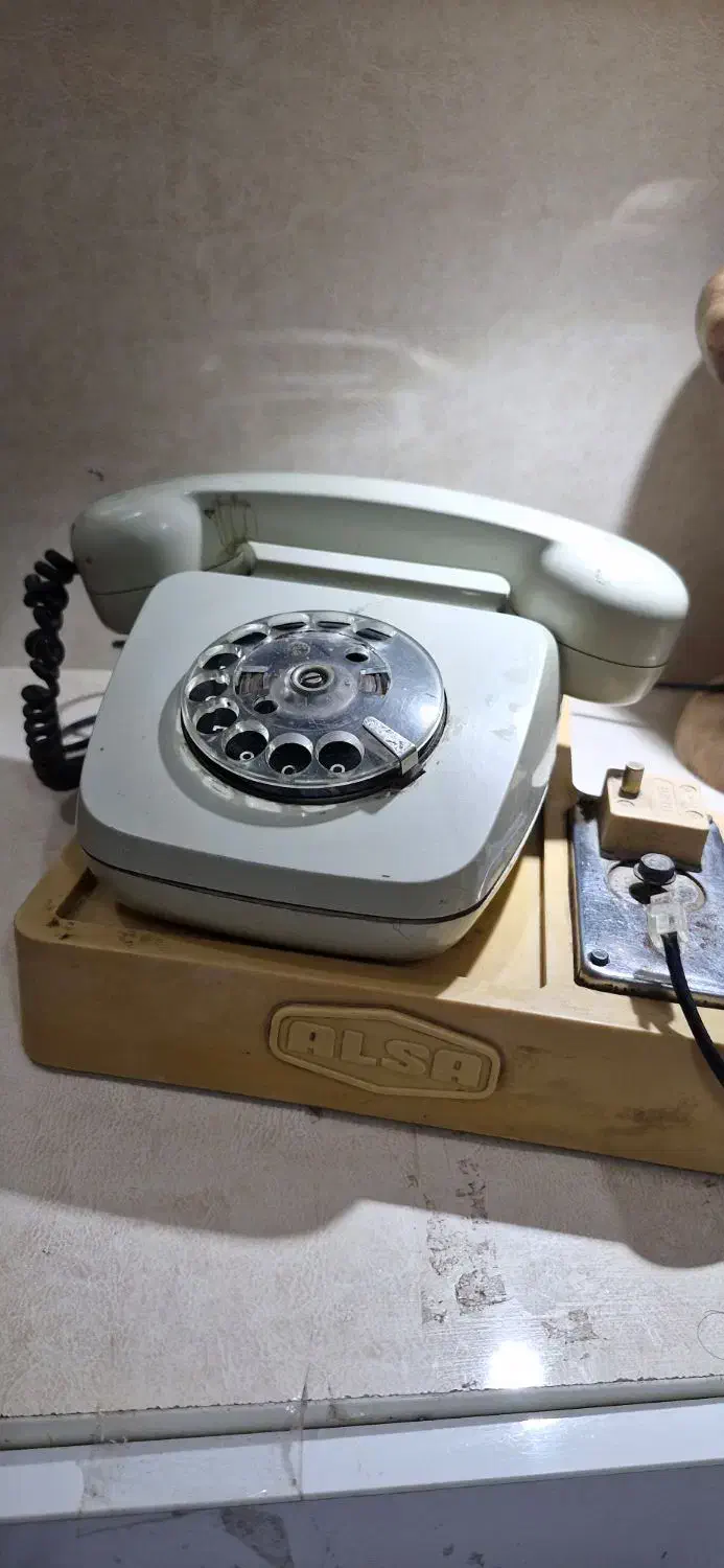 ۲عدد تلفن قدیمی|کلکسیون اشیاء عتیقه|تهران, شهرک رضویه|دیوار