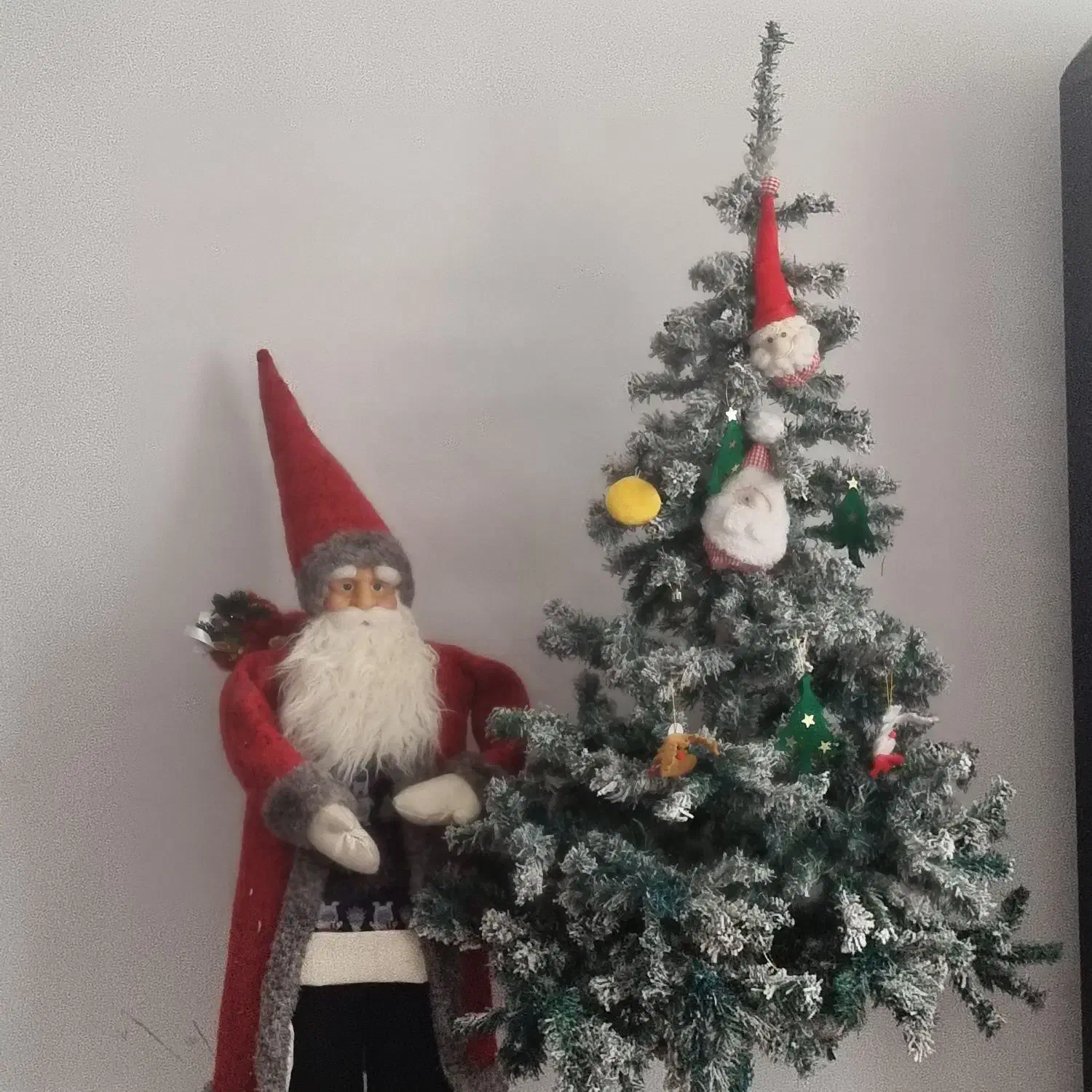 درخت کریسمس و بابا نوئل|گل مصنوعی|اصفهان, بهارستان|دیوار