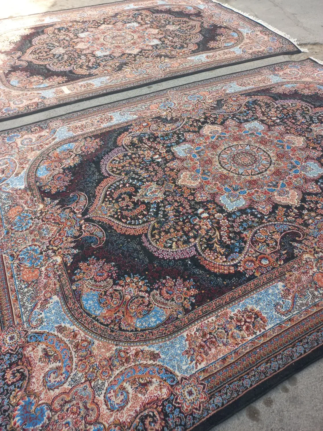 فرش۹متری۲عددطرح ۷۰۰شانه سالم|فرش|همدان, |دیوار