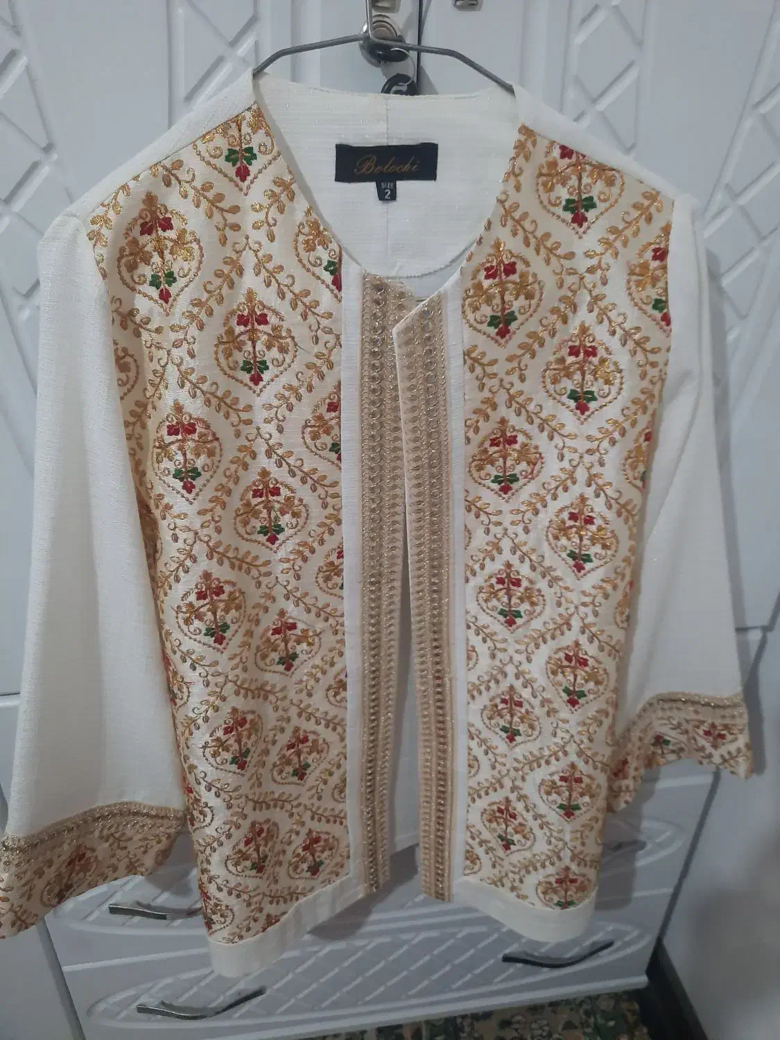 مانتوکرم سوزن دوزی نوحتی یه بارم پوشیده نشده|لباس|سمنان, |دیوار