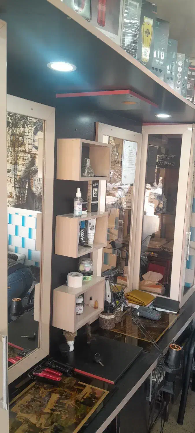 ویترین آرایشگاه|آرایشگاه و سالنهای زیبایی|میانه, |دیوار