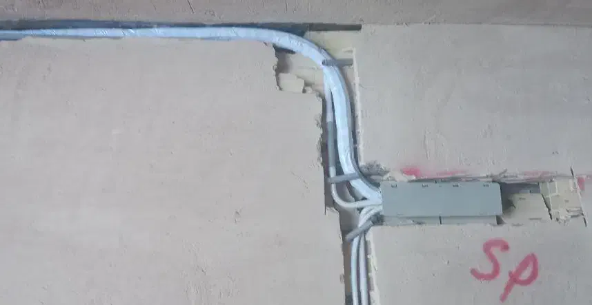 لوله کشی مسی با کابل و ایزوله داکت و کولر گازی|خدمات پیشه و مهارت|اصفهان, سنجوانمره|دیوار