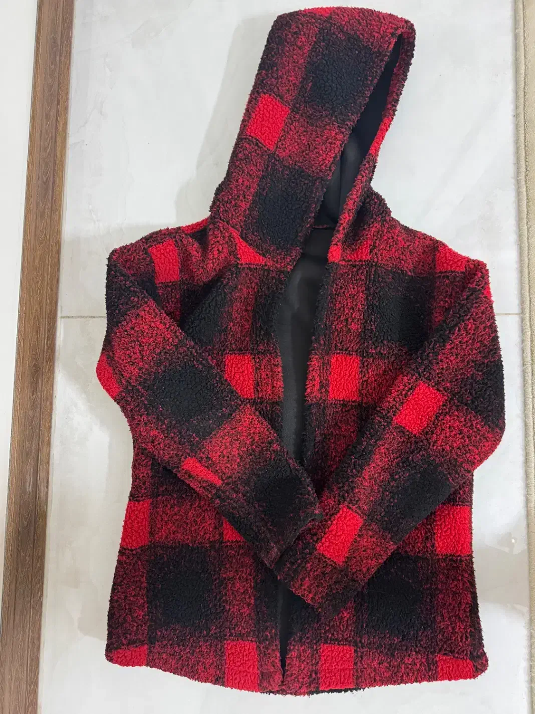 کاپشن و سویشرت کلاه دار|لباس|اصفهان, باغ گلها|دیوار