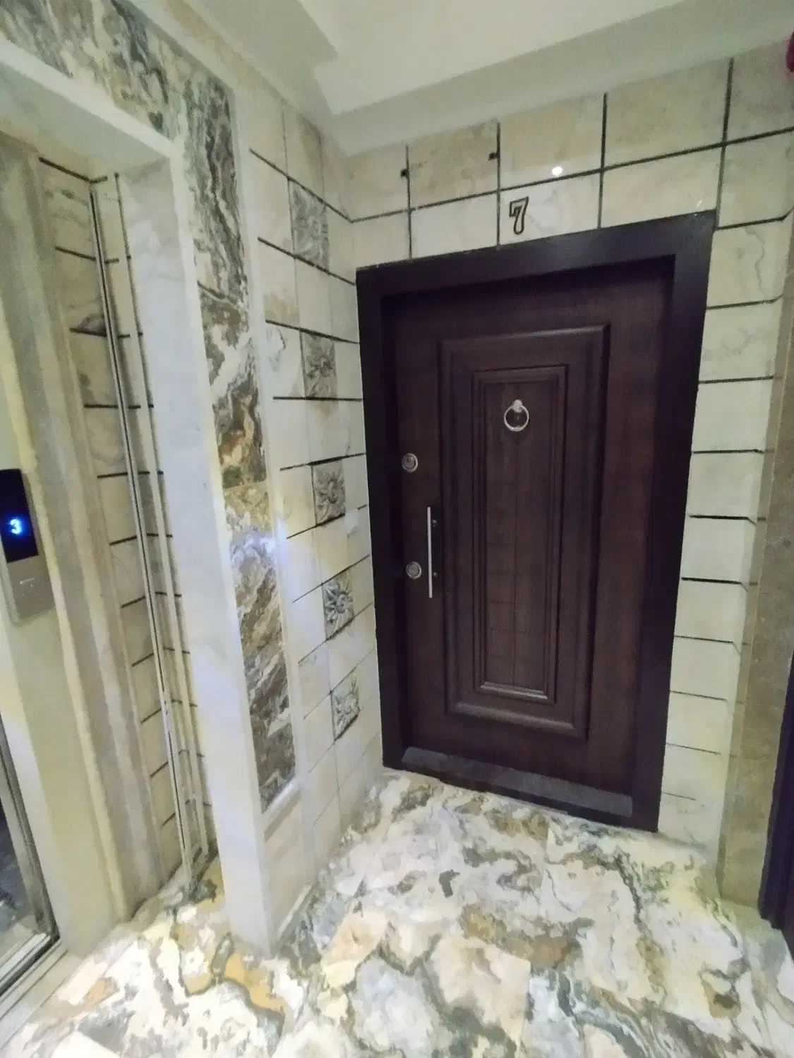 ۱۳۵متر فول چهارباغ شرقی تکواحدی ۴ ساله تخلیه