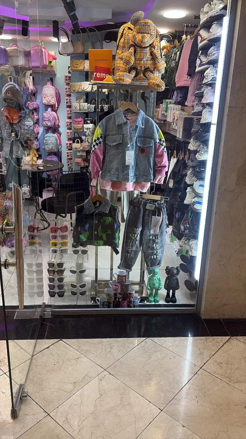 پوشاک و اکسسوری کودک وارداتی به صورت عمده و تکی|کفش و لباس بچه|تهران, فلسطین (میدان انقلاب)|دیوار