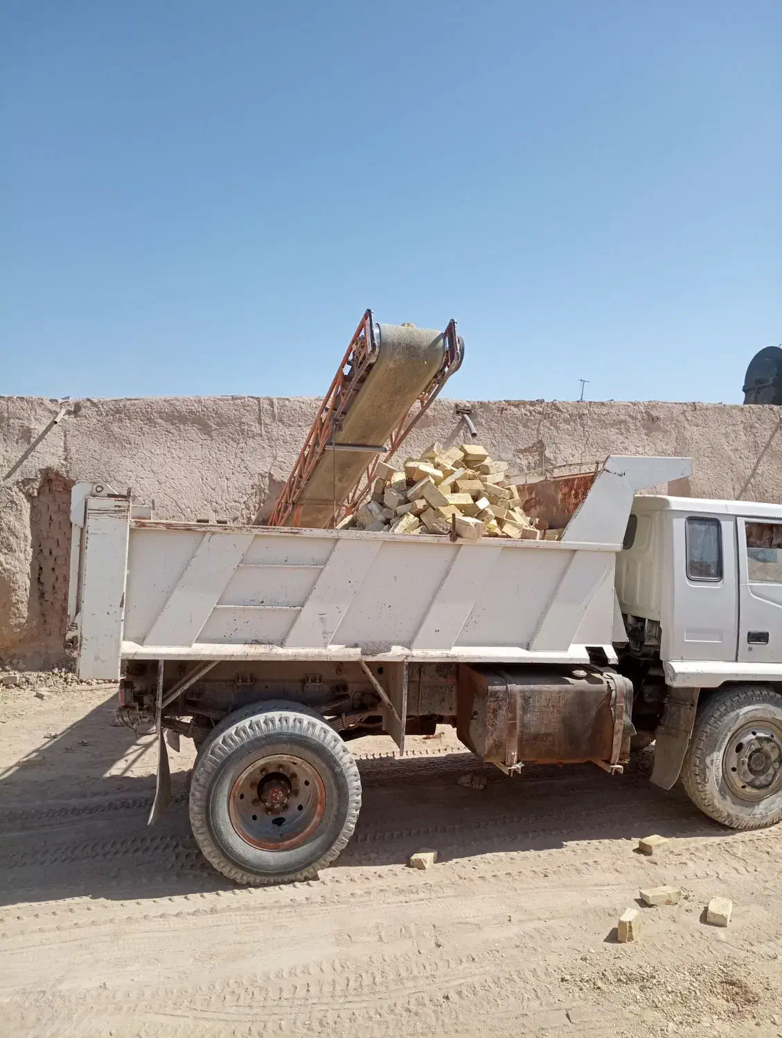 آراز جین بی|خودرو سنگین|سیب و سوران, |دیوار