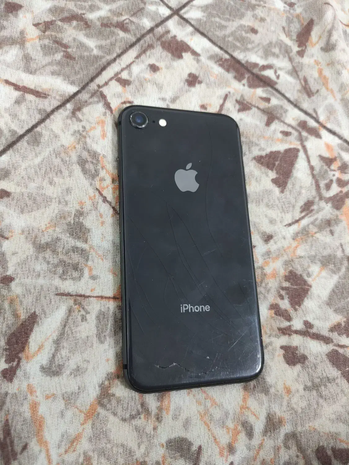 iphone 8-64gb|موبایل|شیراز, سیاه سنگ|دیوار