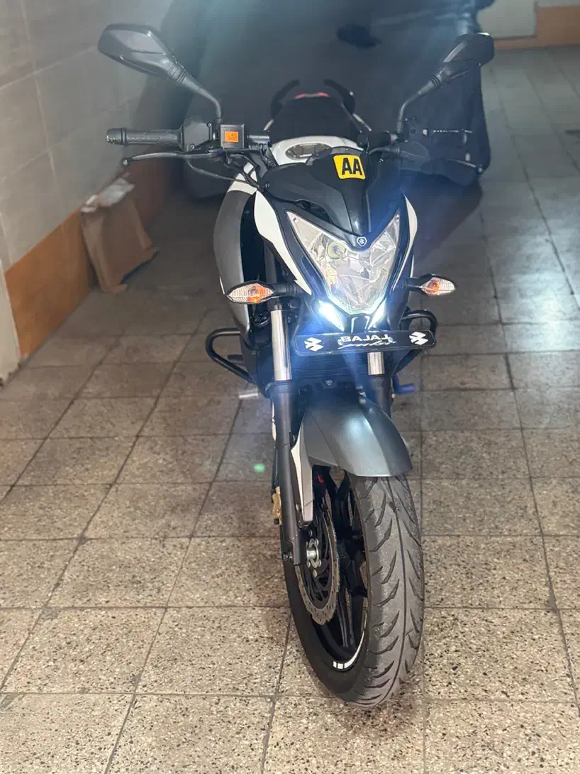 98 مدل Ns200|موتورسیکلت|تهران, فلسطین (میدان انقلاب)|دیوار