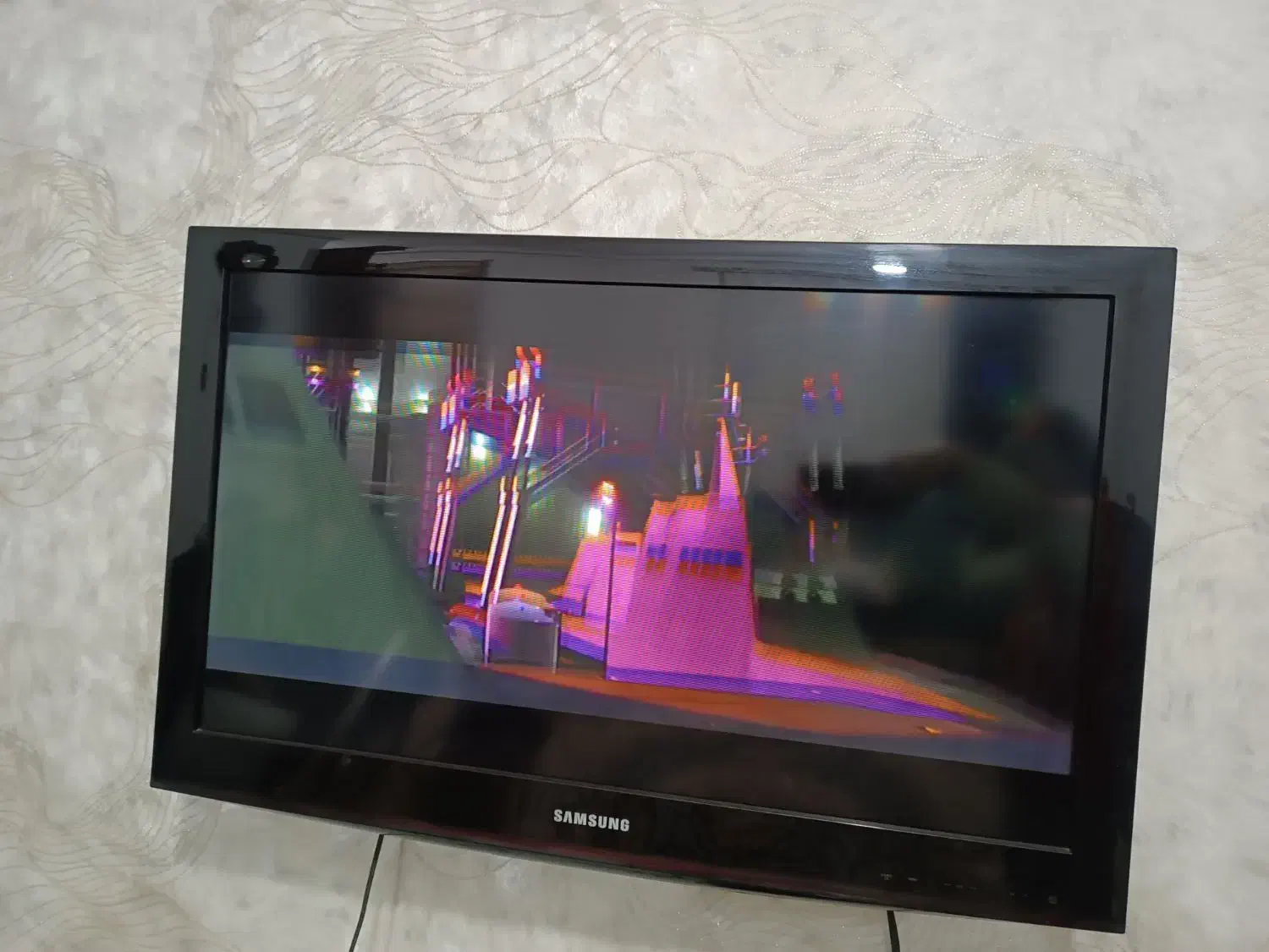 تلویزیون 32ابنج  کارکرده|تلویزیون و پروژکتور|رشت, جانبازان|دیوار