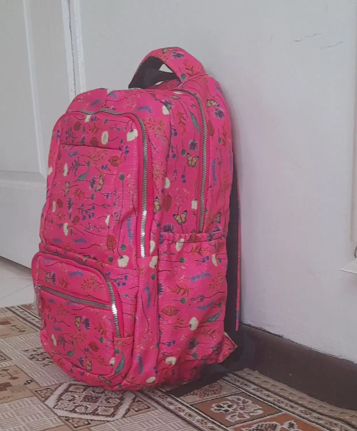 کوله پشتی دخترانه|کیف، کفش، کمربند|پرند, فاز ۶|دیوار