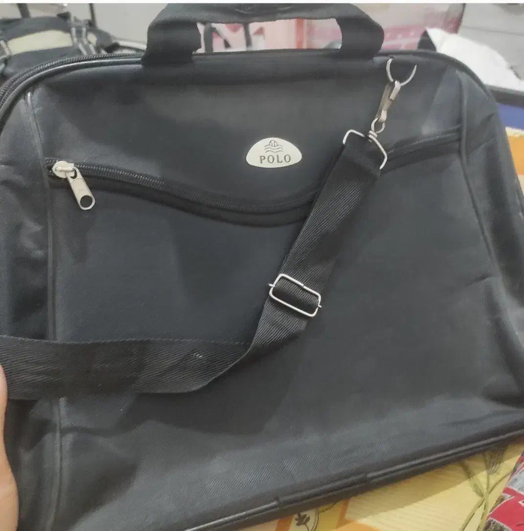 یک عدد کیف اداری بزرگ و کوچک|کیف، کفش، کمربند|سنندج, |دیوار