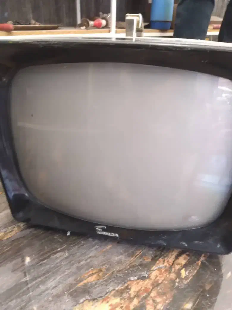 تلوزیون لامپی|کلکسیون اشیاء عتیقه|ری, دیلمان|دیوار