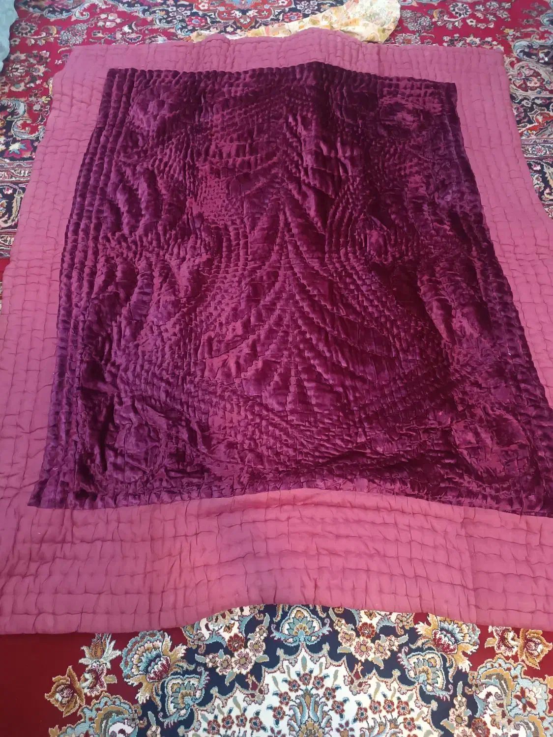 لحاف کرسی|رختخواب، بالش، پتو|مشهد, هفت تیر (حافظ)|دیوار