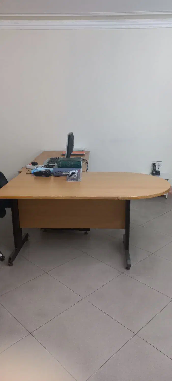 میز و صندلی اداری منشی در حد نو|مبلمان اداری|شیراز, کلاهدوز|دیوار