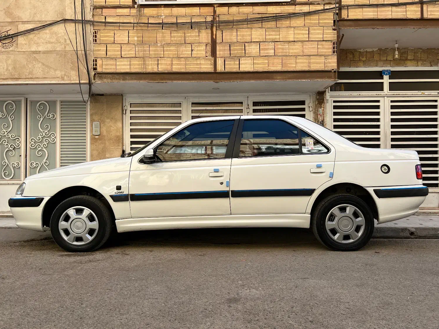 پژو پارس مدل ۱۳۹۴ دوگانه فابریک|خودرو سواری و وانت|قم, شهرک فاطمیه|دیوار