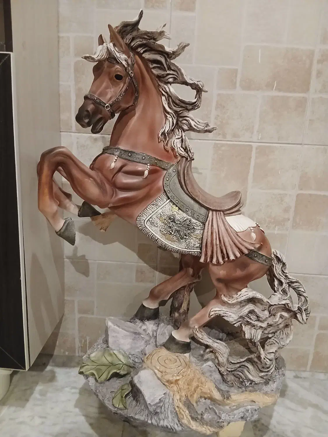 مجسمه اسب|مجسمه، تندیس، ماکت|اصفهان, بهارستان (مخابرات)|دیوار