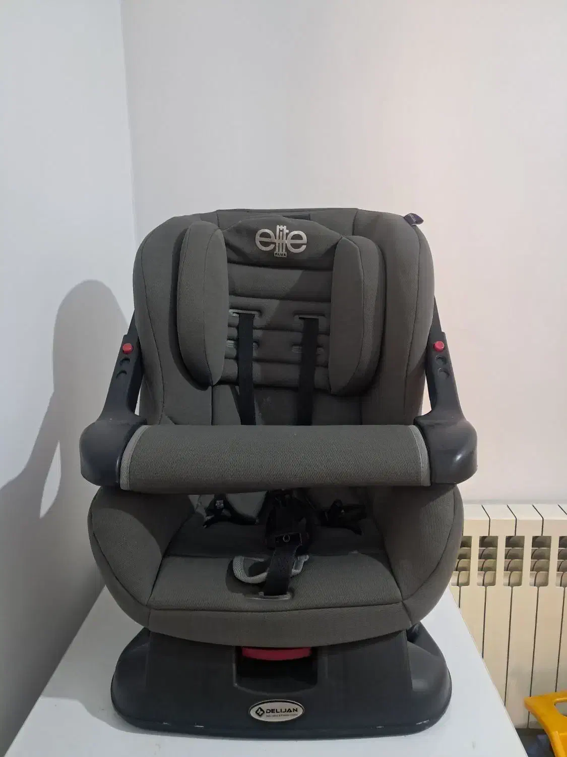 صندلی بچه|تخت و صندلی بچه|فردیس, نگارستان|دیوار