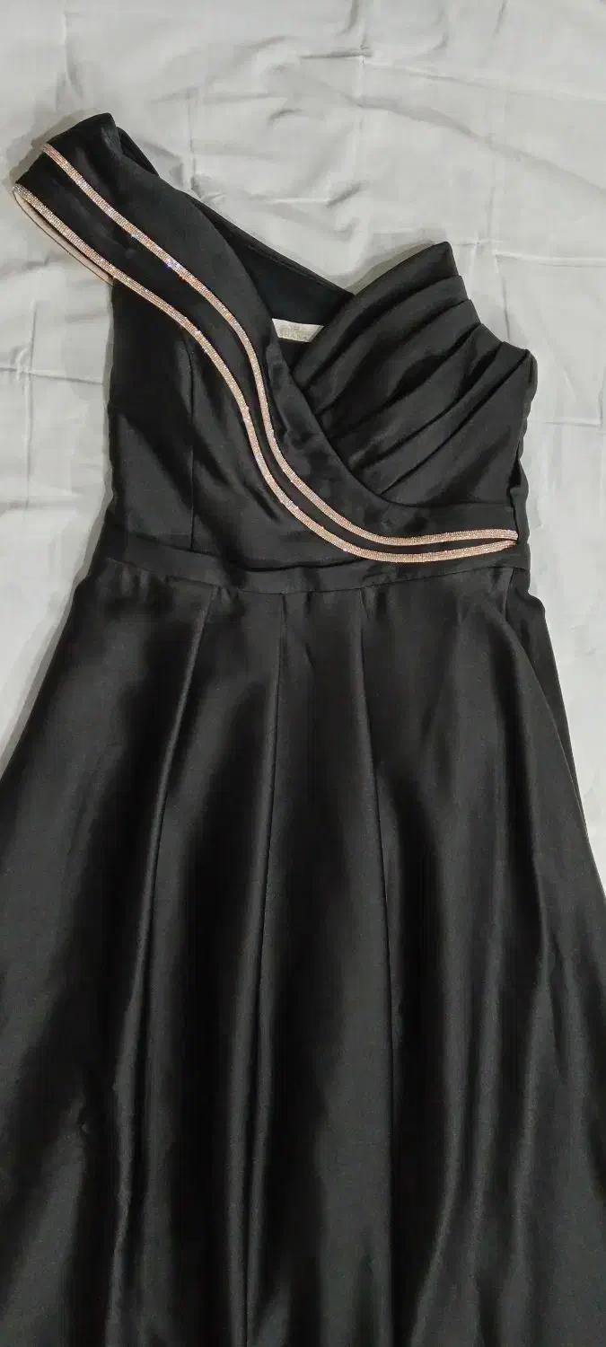 لباس مجلسی|لباس|سبزوار, قاضی زاد|دیوار