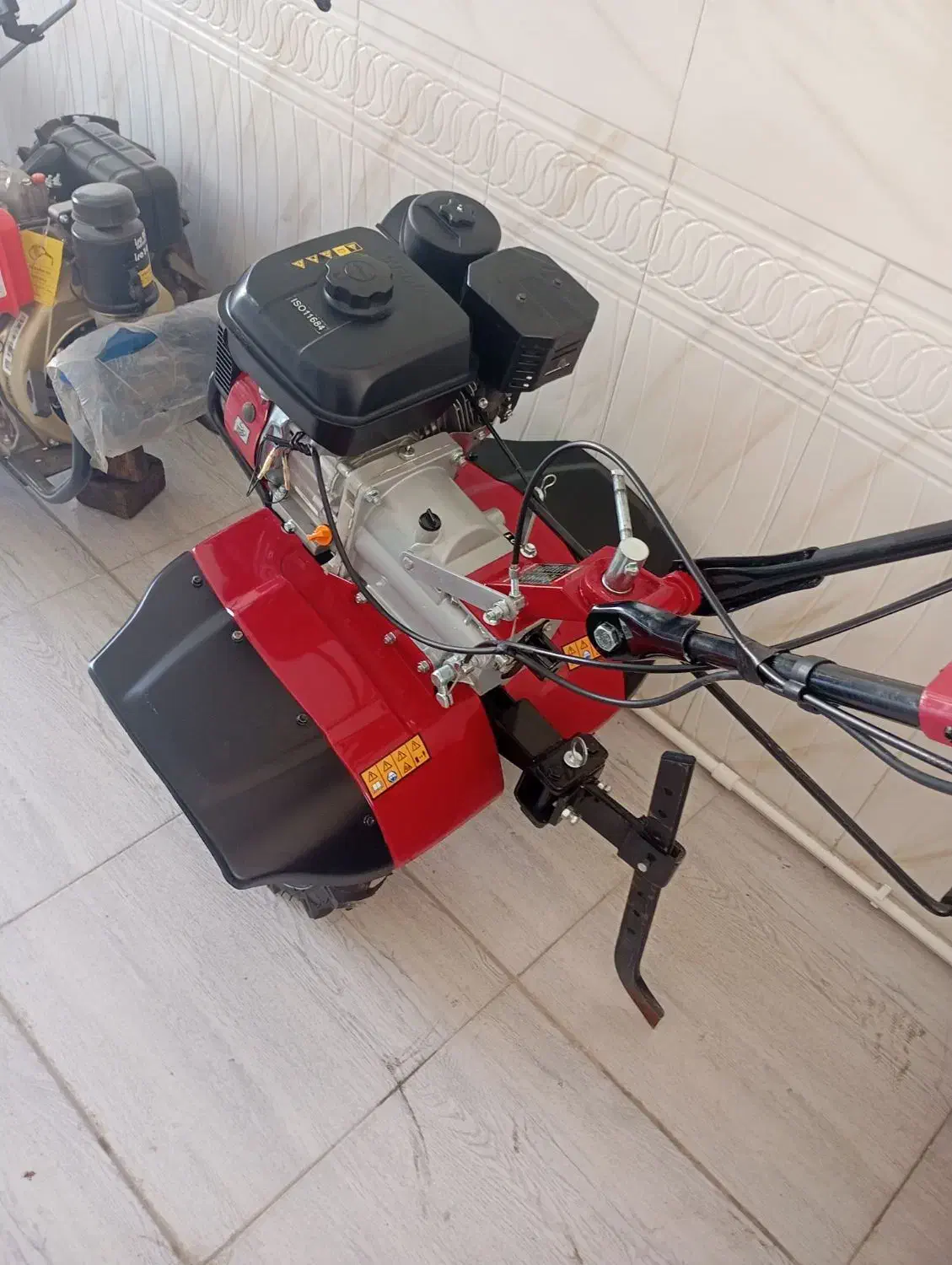 تیلر 7اسب بنزینیSAN فقط روغن ریختم توش روشن نشده|ماشین‌آلات صنعتی|سنندج, |دیوار