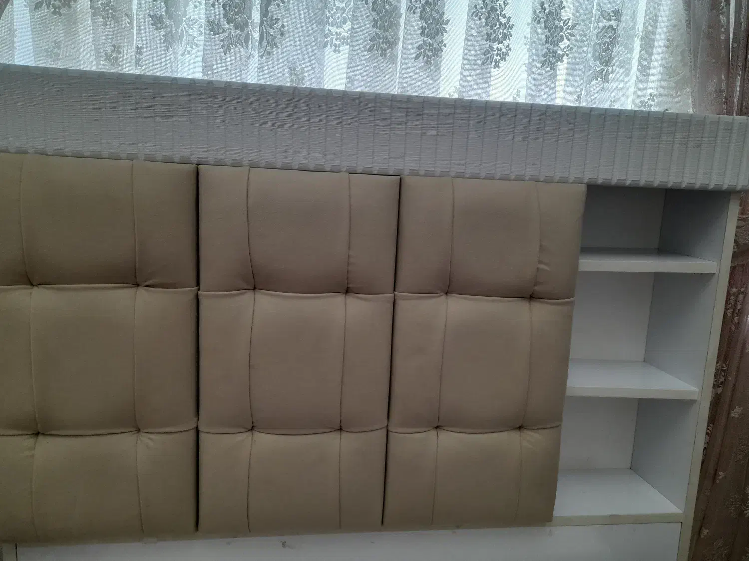 یک جفت تخت یک نفره به همراه یک دشک|تشک تختخواب|رشت, حومه رشت|دیوار