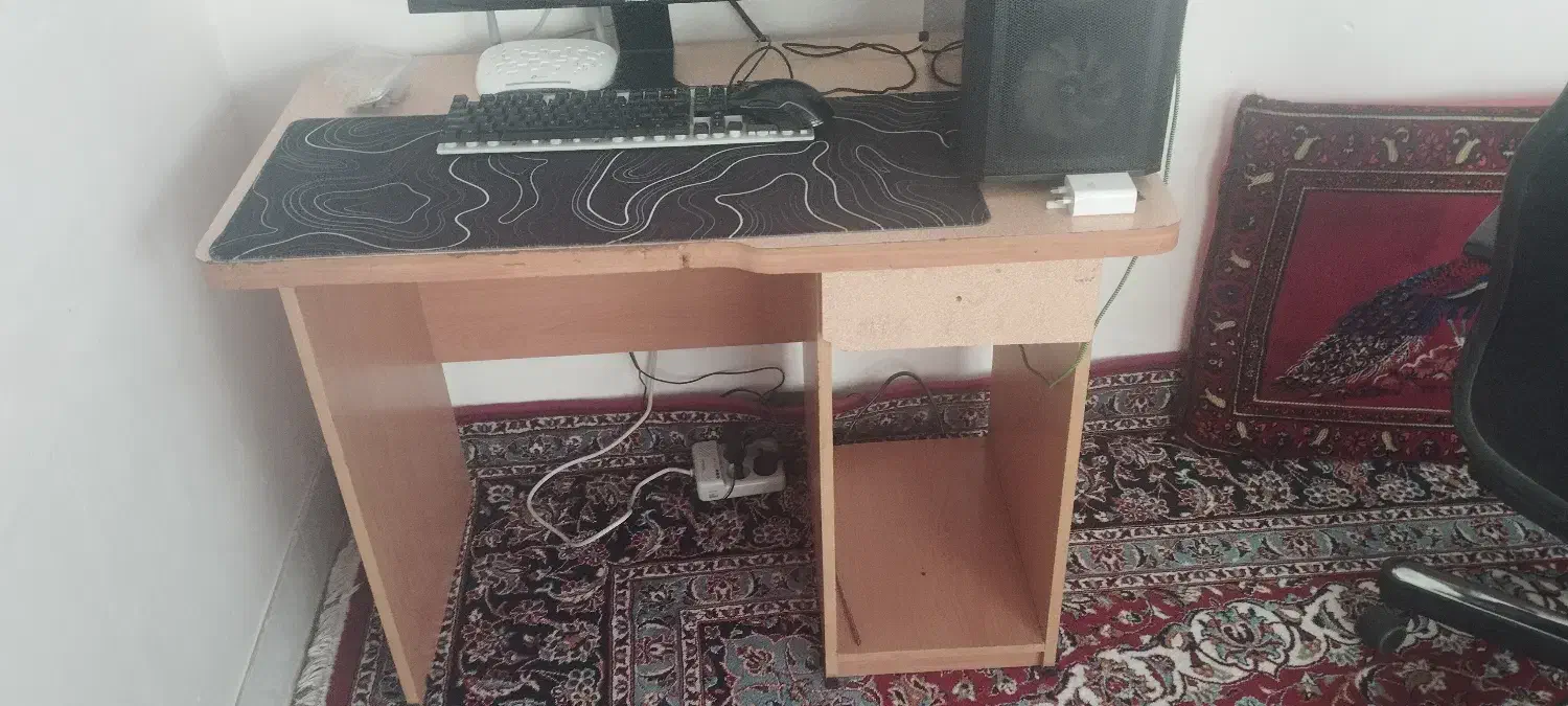 میز کامپیوتر  ۲ عدد|میز تحریر و کامپیوتر|مبارکه, |دیوار